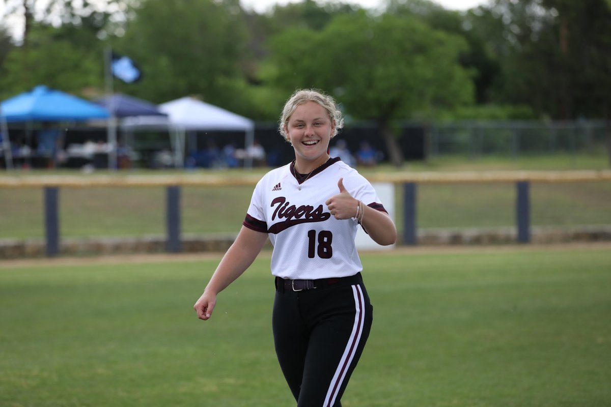 CVilleLTS's tweet photo. Wherever the break is at, we can’t catch it 🤷‍♀️🤦‍♀️. Another storm delay. Buttttt we’re still in high spirits here!! 

📺 https://t.co/006k3wMTVe
📊 https://t.co/k87sVyOh1v
#️⃣ #TigerUp https://t.co/Sn6EVBToEk