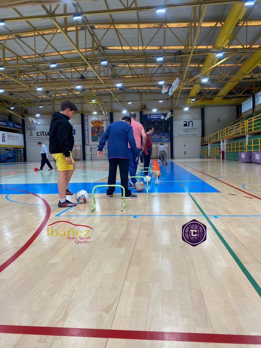 Hoy <a href="/cdalcarriafs/">CDAlcarriaFS</a> ha entregado a los chicos y chicas que hacen fútbol unas medallas, para que su esfuerzo por hacer deporte y mantenerse activos no decaiga. 

Muchas gracias, nos encanta este tipo de detalles que a los chicos y chicas les encanta y les hace muy felices 🥰🥰