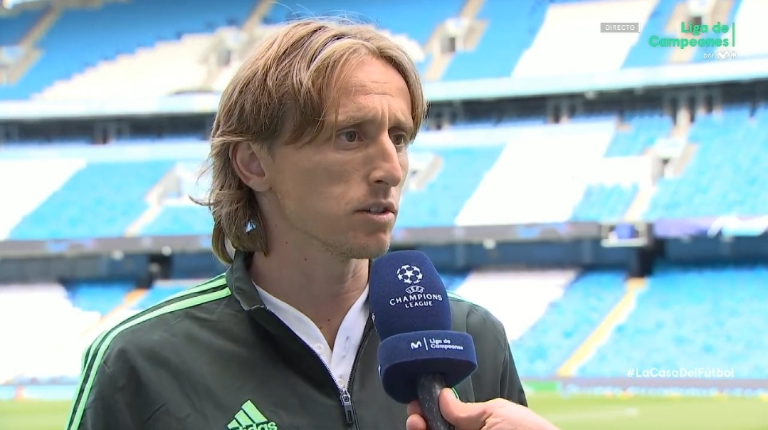 MadridXtra's tweet photo. 🗣 Luka Modrić: "City is a team that likes to have the ball and it's difficult to get it from them but after the first 20 minutes [at the Bernabéu] we showed we can play with the ball and keep possession too. This has to be the path for tomorrow." https://t.co/qc1KZa4jh0