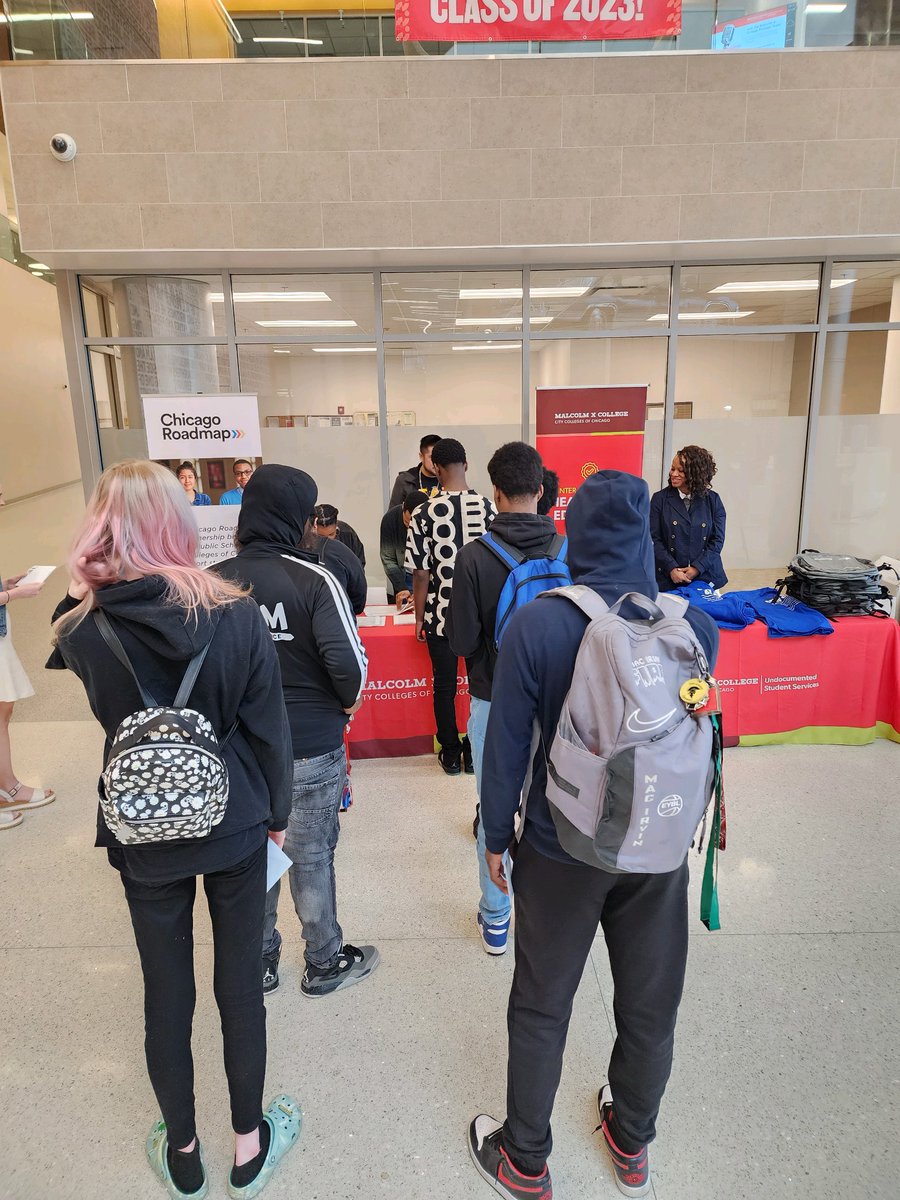 ChiPubSchools's tweet photo. Applying to college is easy with the help of @ChiCityColleges. As part of Learn. Plan. Succeed, seniors visited @MX_College, met with future classmates, and received Hands-on personalized assistance with their CCC application &amp; registration for the Fall 2023 Semester. https://t.co/dggJAgDmIY