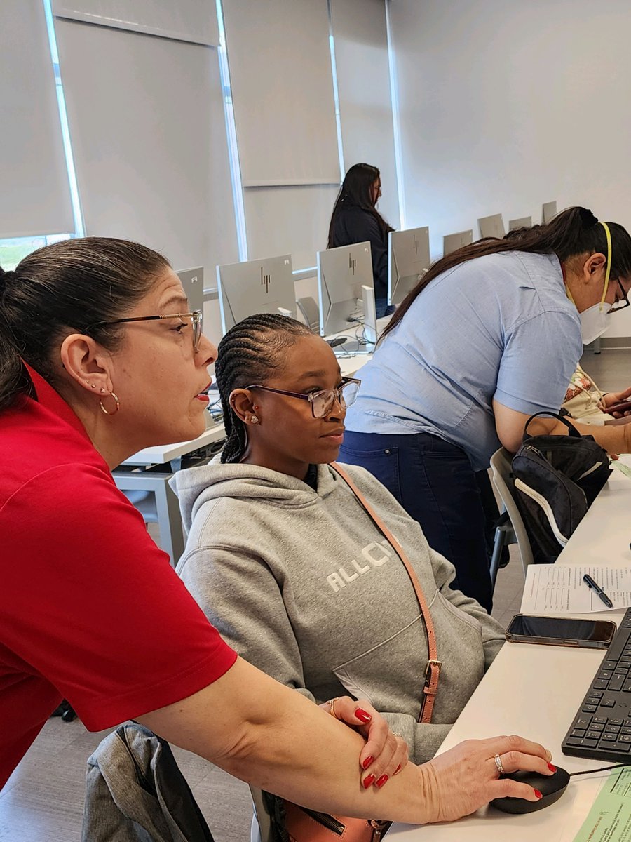 ChiPubSchools's tweet photo. @CPSCareerReady #TheBestAreWithCPS #ChicagoRoadMap @ChiCityColleges https://t.co/7O7sIwJ8JI