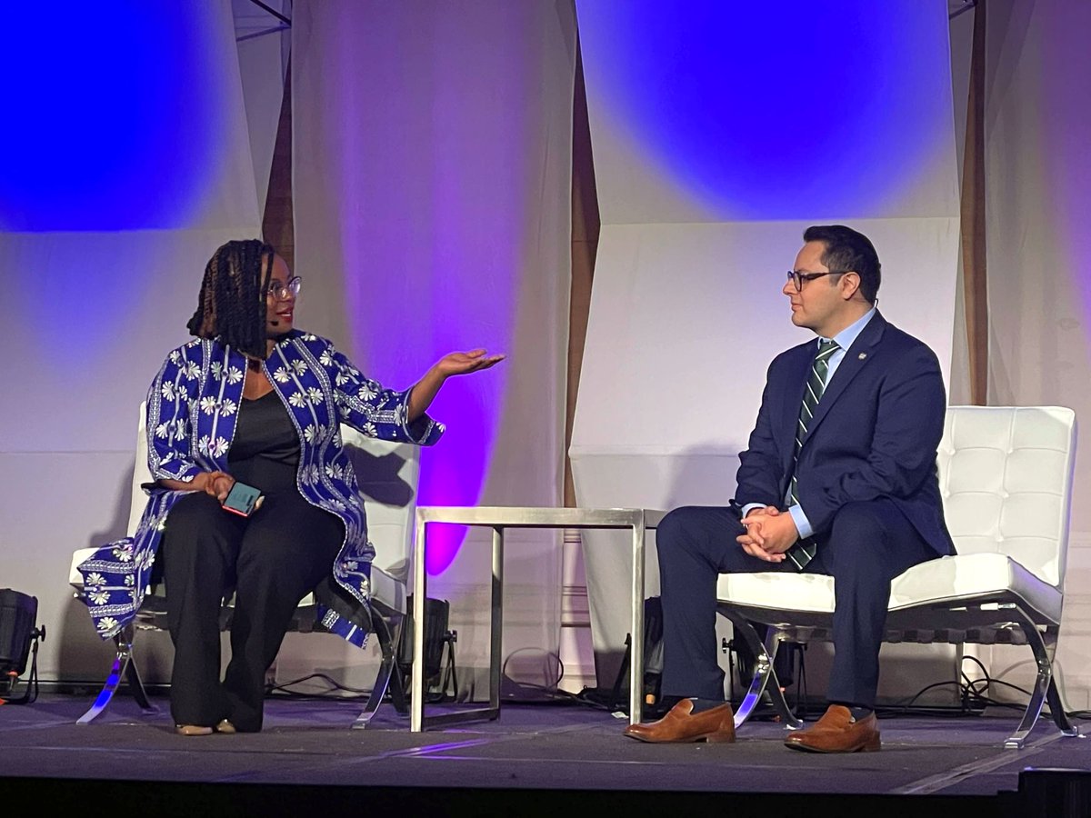Thanks @codeforamerica for inviting MMTC VP @SistahWilson to participate in the 'Making ‘Internet for All’ a Reality' fireside chat with @AlejandroRoark, Chief of Consumer and Governmental Affairs Bureau at the @FCC, at today's #CfASummit. #internetforall