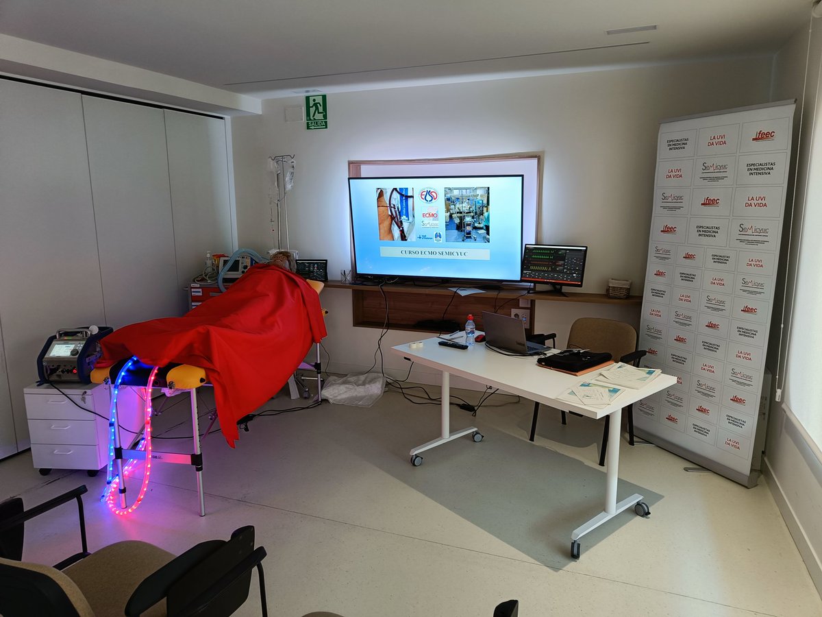 ECMOHUVH's tweet photo. Primer Taller #ECMO de la @semicyuc. 
Curso de alta calidad basado en recomendaciones @ELSOOrg, imprescindible para CUALQUIER CURSO #ECLS DE CALIDAD.
Gracias por la invitación, @semicyuc! #ECMO TEAM @vallhebron. #simulacion Hybrids-vita. https://t.co/0y80jvVXNf https://t.co/C6epT6kEkO