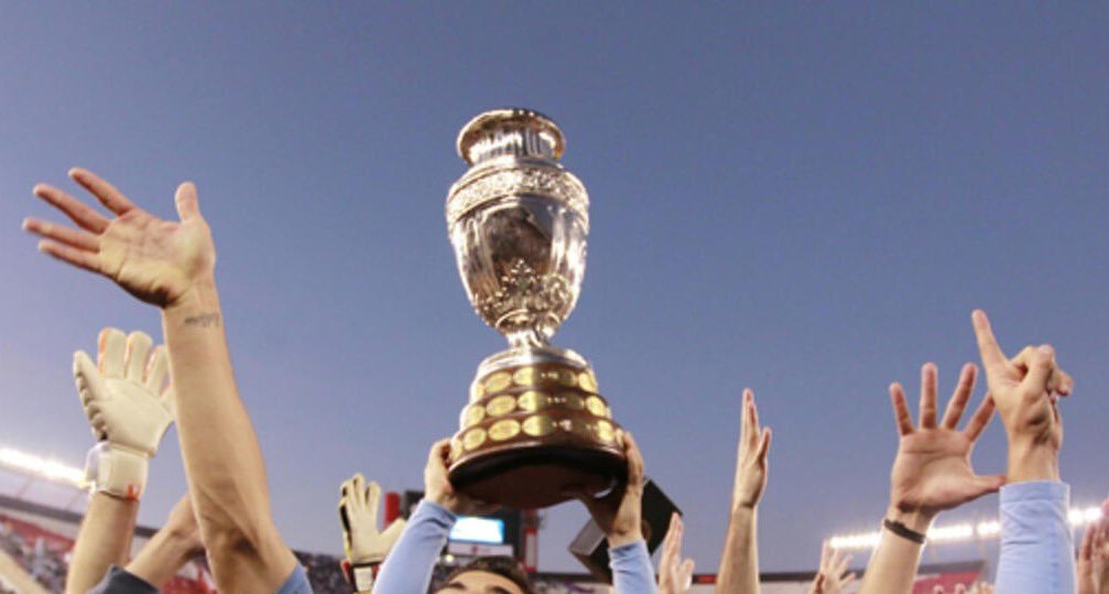 Da para discutirlo, nosotros llevamos la birra. Eso sí, ustedes pongan la copa que cada vez que vamos nos gusta traernos una de recuerdo.
