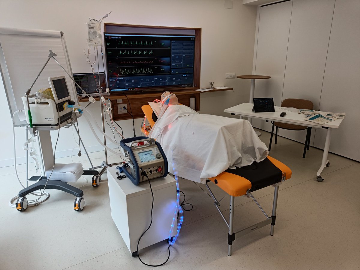 ECMOHUVH's tweet photo. Primer Taller #ECMO de la @semicyuc. 
Curso de alta calidad basado en recomendaciones @ELSOOrg, imprescindible para CUALQUIER CURSO #ECLS DE CALIDAD.
Gracias por la invitación, @semicyuc! #ECMO TEAM @vallhebron. #simulacion Hybrids-vita. https://t.co/0y80jvVXNf https://t.co/C6epT6kEkO