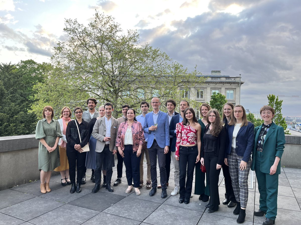 leuvenbrainins1's tweet photo. Major congrats to LBI member Prof Patrik Verstreken and his team from  @CBD_VIB for being awarded the @AstraZeneca award for his research into tau protein and synaptic contacts to reverse cognitive decline in Alzheimer's disease &amp; other types of dementia 🧠 
#LeuvenBrainInstitute https://t.co/MMatOQWuru