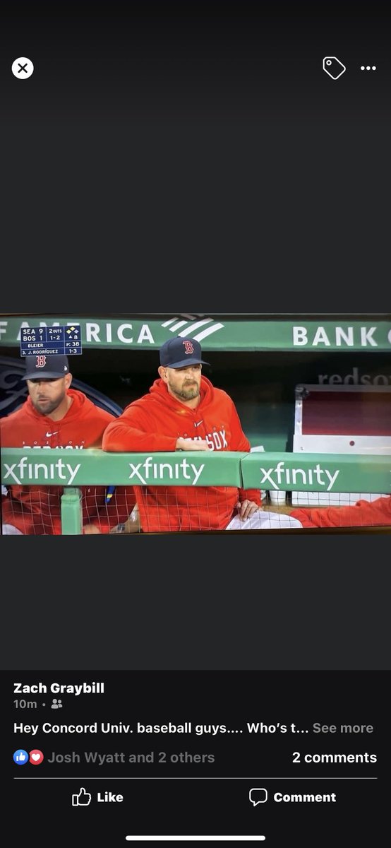 Buzzshel's tweet photo. @RedSoxPlayerDev who’s the guy on the left of this photo? https://t.co/YbZ5EAN75u