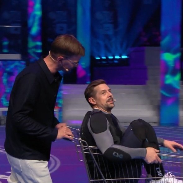 Beatlemaniac_99's tweet photo. Etwa 13 Jahre liegen zwischen diesen Bildern... #JKvsP7 https://t.co/wAanOUgl4b