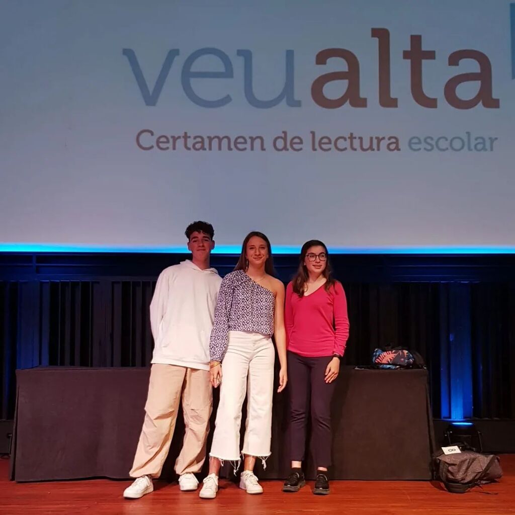 🎉 Avui la Meritxell Falqués, la Maria Sànchez i l'Aimar Cayuela (alumnes de 3r i 4rt d'ESO) han guanyat la Final Territorial del Certamen de Lectura en Veu Alta, celebrat al Caixa Fòrum de Barcelona. 👌👌

El proper 7 de juny participaran a la festa de… instagr.am/p/CsUMh1WLs_K/