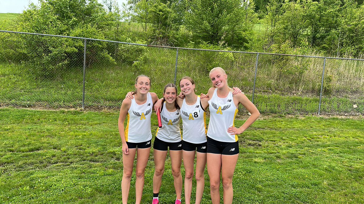 TrackUpper's tweet photo. Ladies 4x800 Regional bound! https://t.co/mNel409zCT