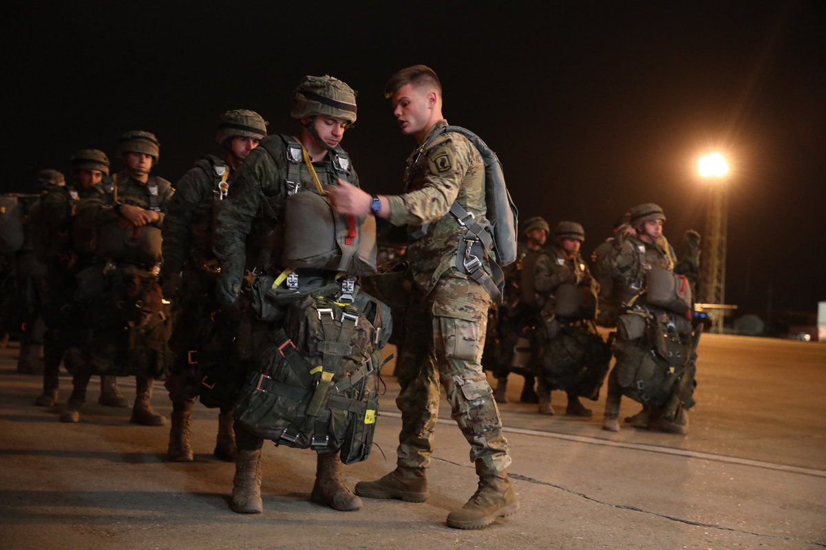 173rdAbnBde's tweet image. #SwiftResponse 2️⃣3️⃣

Its all about #Interoperability 🪂

And interoperability is all about people working together 🇺🇸🤝🇪🇸

@USArmy 📸 by Staff Sgt. John Todd