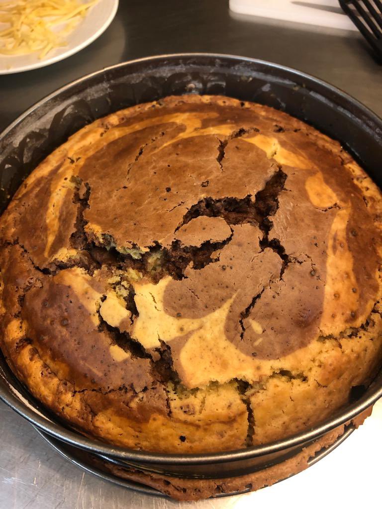 glendays_'s tweet photo. Hice un bizcocharlo de caja con 1 LITRO de leche, pero lo solucioné 👩‍🎨🤌🏻 https://t.co/UFHB0cMQhH