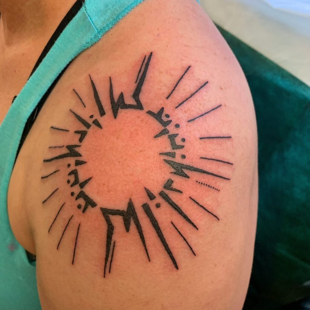 DahlingDaughter's tweet photo. Instead of continuing to poke myself with sewing pins, I went to a professional to be poked with needles.
🪡 
Handpoked by the incredibly skilled @Enda_Tattoo at @DivingSwallowTattoo; the art is by @karimasart.
🪡
#Tattoo #Inked #WomanLifeFreedom #Free… https://t.co/jLwbw9S0lI https://t.co/QdC4fgUXmb