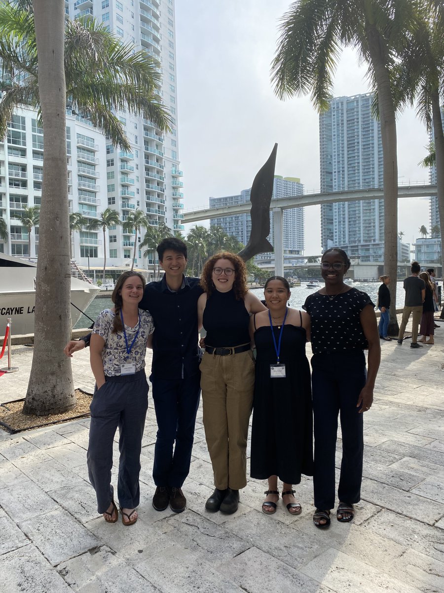 It was awesome to see <a href="/BowdoinCollege/">Bowdoin College</a> @bowdoinSCSC students present their research at the Benthic Ecology Meeting in Miami! New results on eelgrass community ecology in the GOM, eelgrass-oyster interactions, and northern star coral transcriptomics: 

bowdoin.edu/news/2023/05/e…