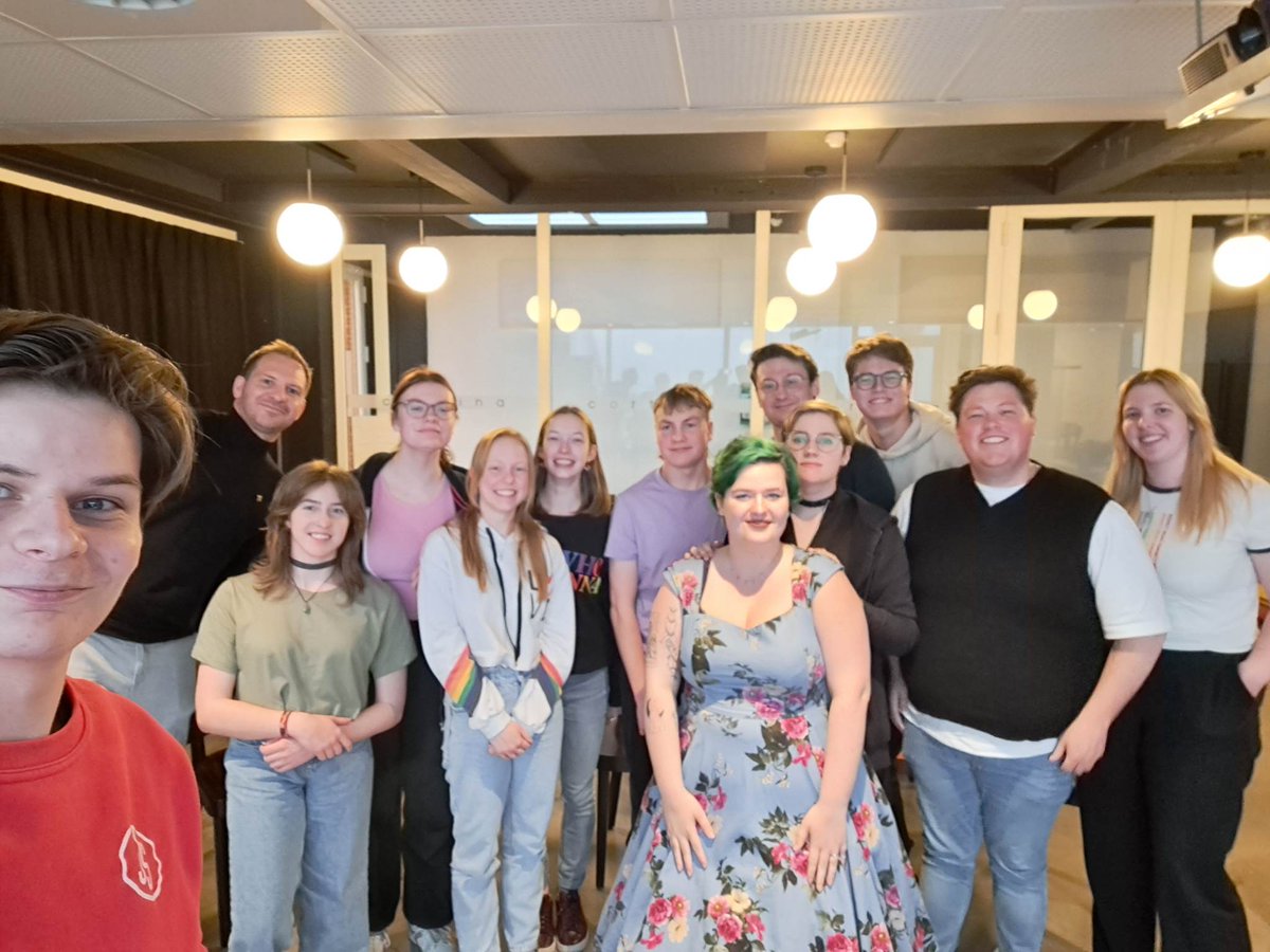 jsantwerpen's tweet photo. Op de vooravond van #IDAHOT organiseerden we onze tweede Let's Talk. Deze keer over LGBTQIA+ rechten 🏳️‍🌈. 
Merci @WelJong en @ThijsVerbeurgt https://t.co/KGN8kGTsZI