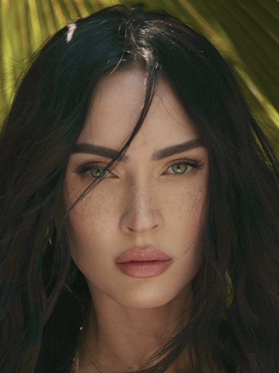 Megan Fox Candids tweet media