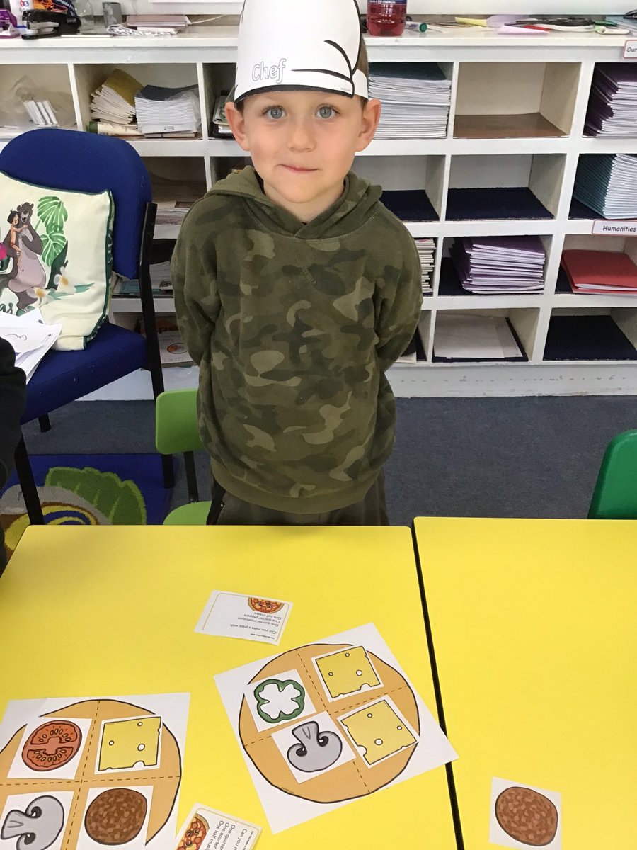 This week Y1 were employed for an hour at Tony’s Pizzeria! They were excellent workers, taking orders and making up each customer’s pizza accordingly. Oh, and we forgot we were even learning about half’s and quarters along the way it was that much fun🍕@simonsideschool #fractions