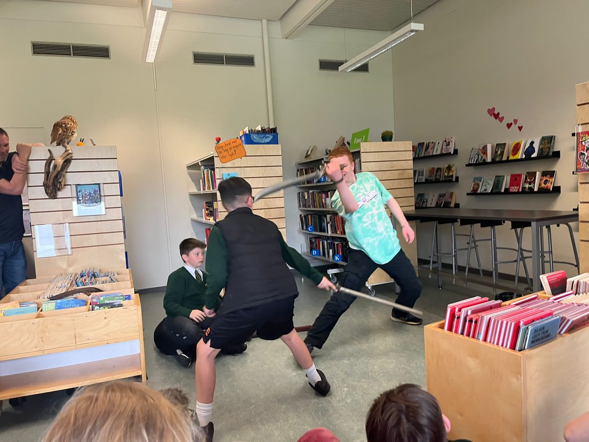 OakyDenmark's tweet photo. We were lucky enough to meet Tor, a student from school who is an expert in all things Viking! Tor showed us some of his amazing equipment, which he uses during Viking battle re-enactments! @TuringScheme_UK https://t.co/tcBzkX9xCi