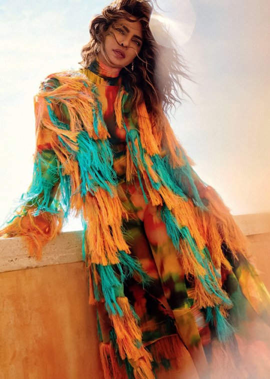 ShadyPCFacts's tweet photo. Priyanka Chopra for Harper's Bazaar 2022 https://t.co/jIHYNa321b