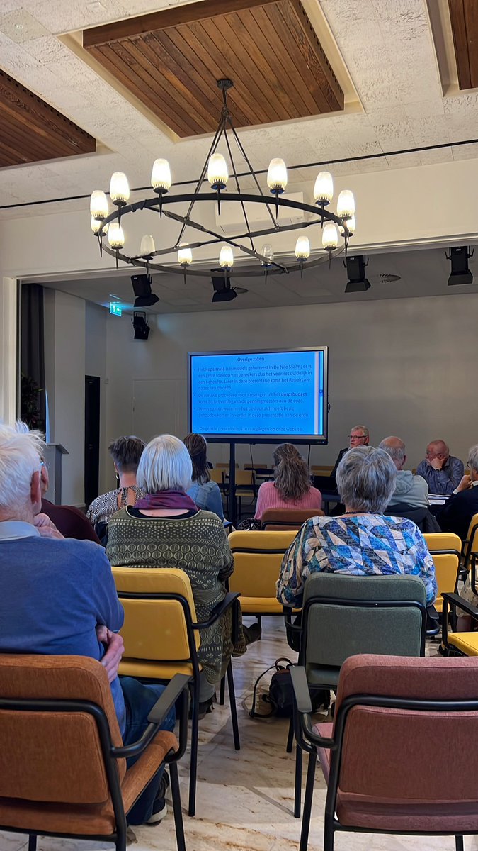 Vanavond aanwezig bij ‘thuiswedstrijd’, de vergadering van plaatselijk belang #stiens in #denijeskalm. Goed om te horen wat er leeft! #speeltuinen #nieuwbouw #verkeer <a href="/cdaleeuwarden/">CDA Leeuwarden</a>