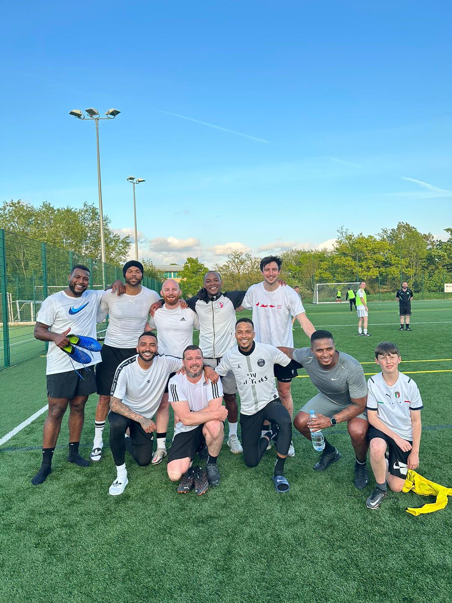 A8burns87 tweet media