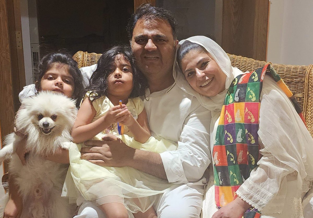 jiya0076's tweet photo. Picture of the day..... #familycomplete ✅
@HibaFawadPk congratulations appi .khush Raho ❤️ https://t.co/ICToKrusvt