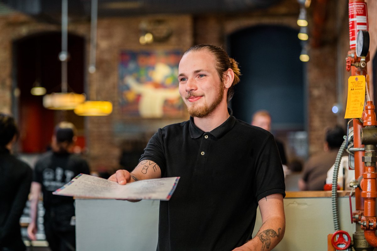 grillmarks's tweet photo. We're looking to expand our Grill Marks family! We're currently recruiting servers, bartenders, and line cooks to add to our team, and you may be just what we're looking for! 

Send in your application via our website. We look forward to hearing from you!

https://t.co/oAT7Pd06Nw https://t.co/S2cWQ4qaOc