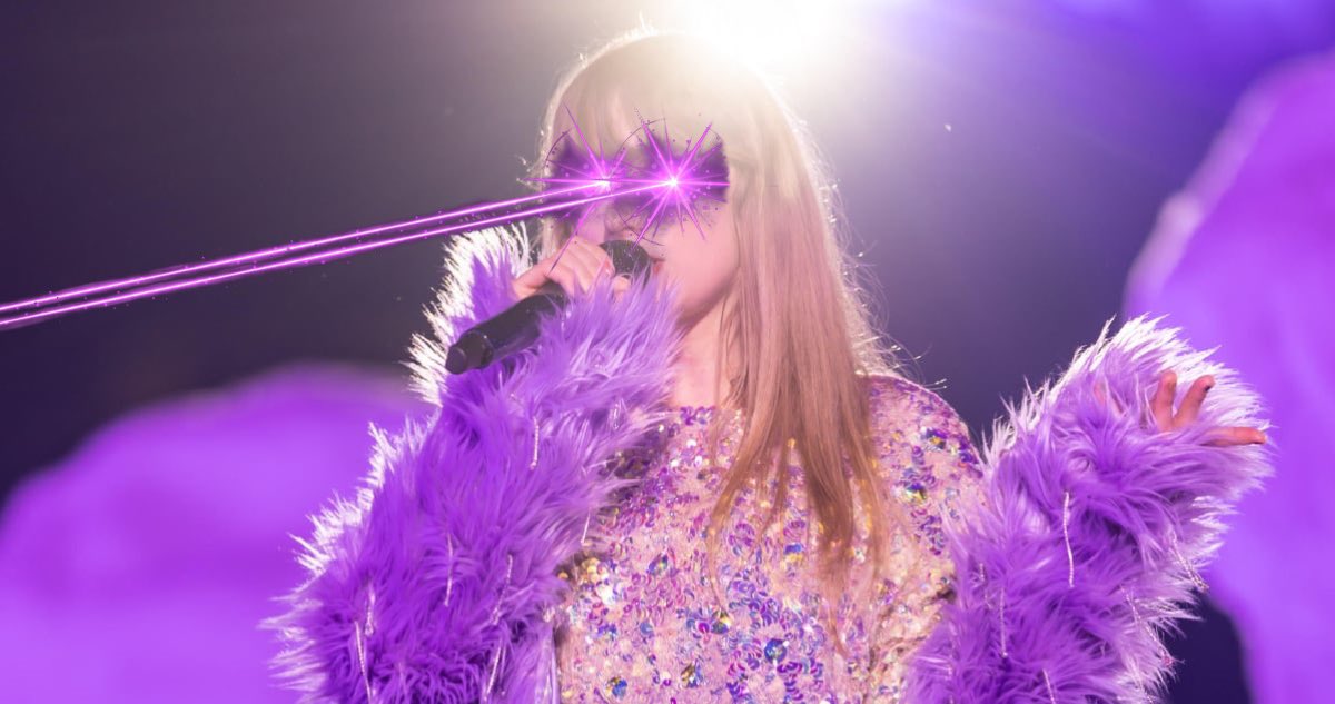 highflyngryfn's tweet photo. Day 541 waiting for @taylorswift13  #LaserBeamEyes https://t.co/kknNHuB6cT