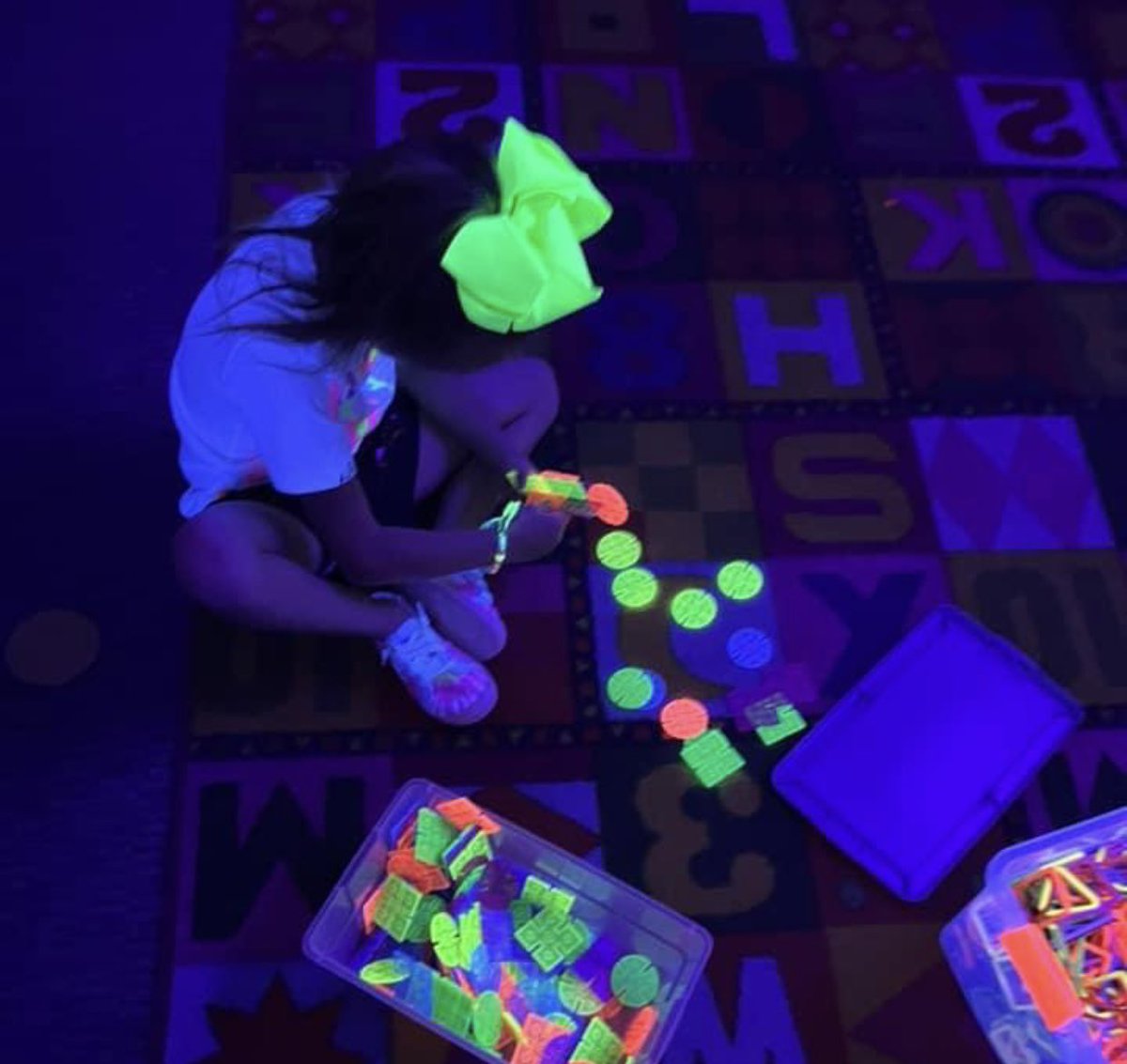 CantonElem tweet media