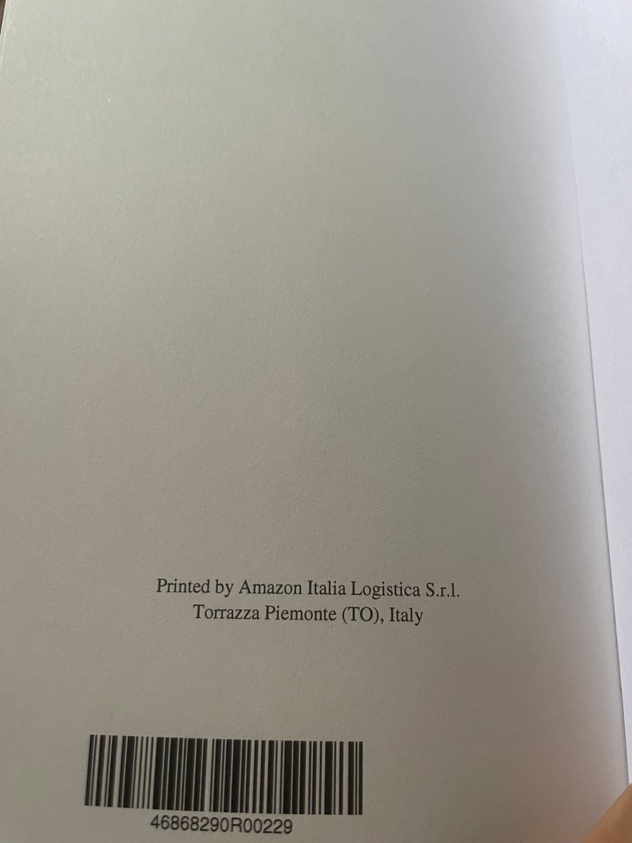 (compro sempre in libreria, ma per una volta che) Ho ordinato su Amazon "Via Gemito" di Starnone, mi è arrivato in edizione economica <a href="/feltrinellied/">Feltrinelli Editore</a> stampato da Amazon Italia Logistica s.r.l. 
Carta e copertina di qualità pessime.
<a href="/AmazonIT/">Amazon.it</a> tipografo? E <a href="/feltrinellied/">Feltrinelli Editore</a> che dice?