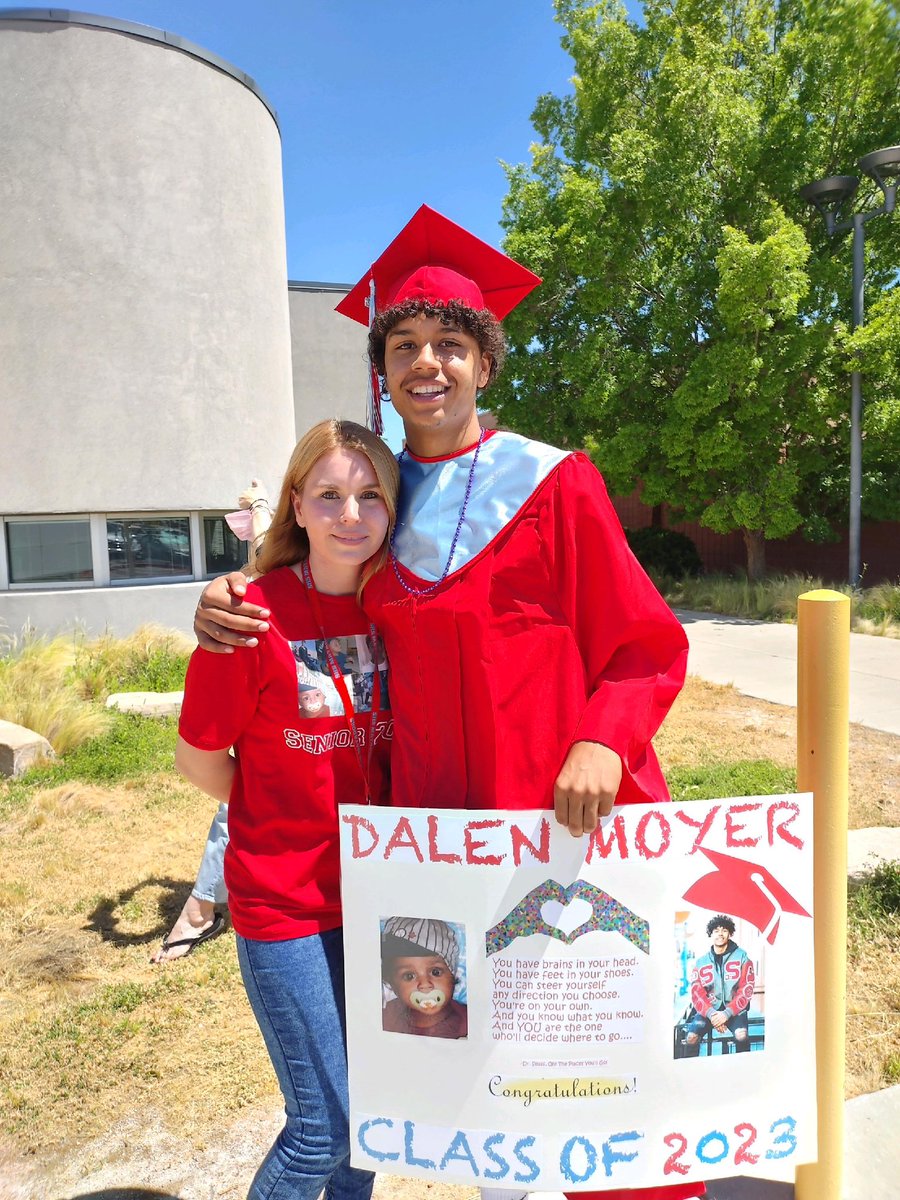 Principal_Myers's tweet photo. Our Tigers celebrated Sandia’s Class of 2023 today! Thank you to all of the Matador seniors that came to our “Grad Walk!” We are so proud of you all!♥️🎓💙🎉 Congratulations! #GoTigers #GoMatadors #FutureMatadors @chris_zone4 @SandiaSenate @ABQschools @APSLZ4 https://t.co/az2WFYfuTu