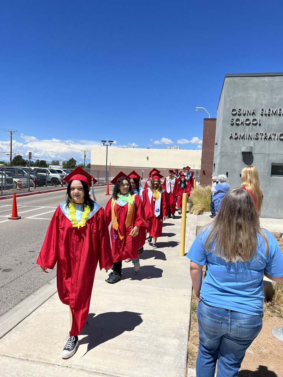 Principal_Myers's tweet photo. Our Tigers celebrated Sandia’s Class of 2023 today! Thank you to all of the Matador seniors that came to our “Grad Walk!” We are so proud of you all!♥️🎓💙🎉 Congratulations! #GoTigers #GoMatadors #FutureMatadors @chris_zone4 @SandiaSenate @ABQschools @APSLZ4 https://t.co/az2WFYfuTu
