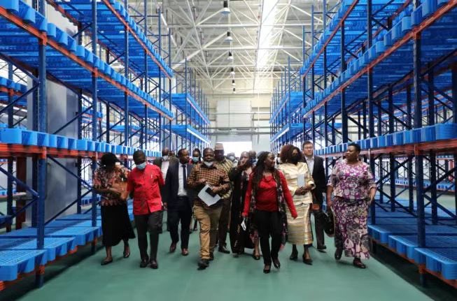 Somali_ICS's tweet photo. African pharmaceuticals went from "Use in Africa" to "Made in Africa" thanks to China's assistance in medical biotechnology.

It was only in 2020 when French doctors suggested that Covid-19 vaccines should first be tested on Africans just to be on the safe side. #Africa #China https://t.co/9fUovcjgoa