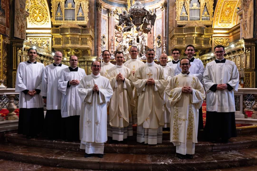 SeminaryMalta's tweet photo. Sharing a beautiful snapshot of our community after the Priestly Ordination of Fr Gylan Camilleri and Fr Clive Seychell, by @BishopScicluna 🙏🏼 Congratulations to the newly ordained priests and may their ministries be a blessing to us all. Deo Gratias! https://t.co/Sw5wcLaHYX