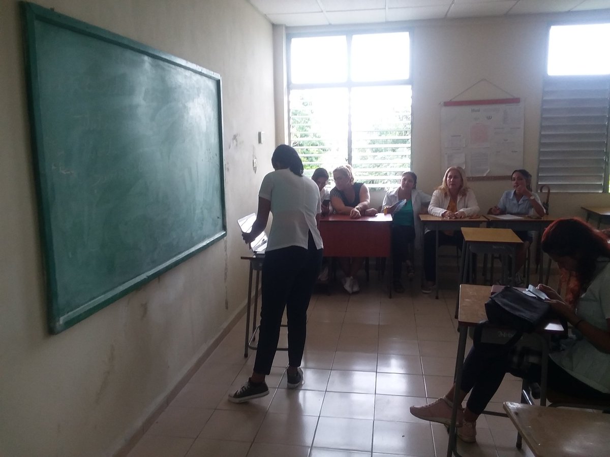 feupalmasoriano's tweet photo. Festival de la Clase en nuestra Filial 👨🏻‍🏫👩🏻‍🏫

El buen profesor explica. El profesor superior demuestra. El gran profesor inspira. 
William A. Ward

#UCM_SC #PalmaSoriano #FEU https://t.co/1ZCELmdt5K