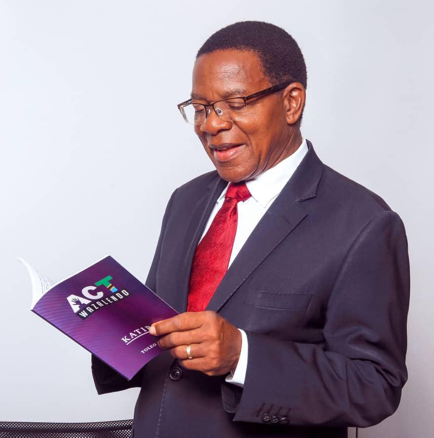 “Alipotofautiana na uongozi wa awamu iliyopita, na kulazimika kuhama Chama baadae, nilimuuliza sababu zake, alinijibu kuwa, *“Chama changu kimenifukuza. Sijakiacha, kimeniacha. Kwangu kubwa ni kupigania kesho bora ya Watoto wa Taifa hili. Hilo brother siachi. Nimetafuta jukwaa