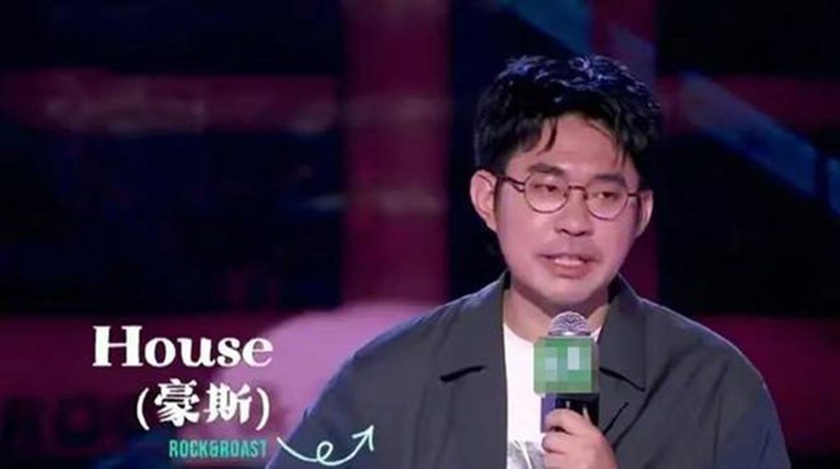 jenniferzeng97's tweet photo. #Chinese comedian Li Haoshi (House) punished and banned for allegedly "insulting" #XiJinpang and #PLA when he made a joke during his performance on May 13th.
He said that when his two dogs chasing after a squirrel, 8 (Chinese words) flashed in his mind. The 8 words are ‘作风优良,能打胜仗’, which means that they have excellent conduct and can win the battle.
Why can this get both himself and his company in trouble?
Because the 8 words are Xi Jinping's requirement for PLA.
He also said these 2 dogs were stray dogs he adopted. In #China, when people refer to someone as a "dog" or a "stray dog," it often carries a negative connotation and can even be used as an insult.
During the military parade celebrating the 90th anniversary of the founding of PLA, when Xi Jinping rode in the field inspection vehicle past the reviewing stand, the soldiers in formation shouted in unison:
"Follow the Party's command, capable of winning battles, with excellent conduct!" (听党指挥,能打胜仗,作风优良!)