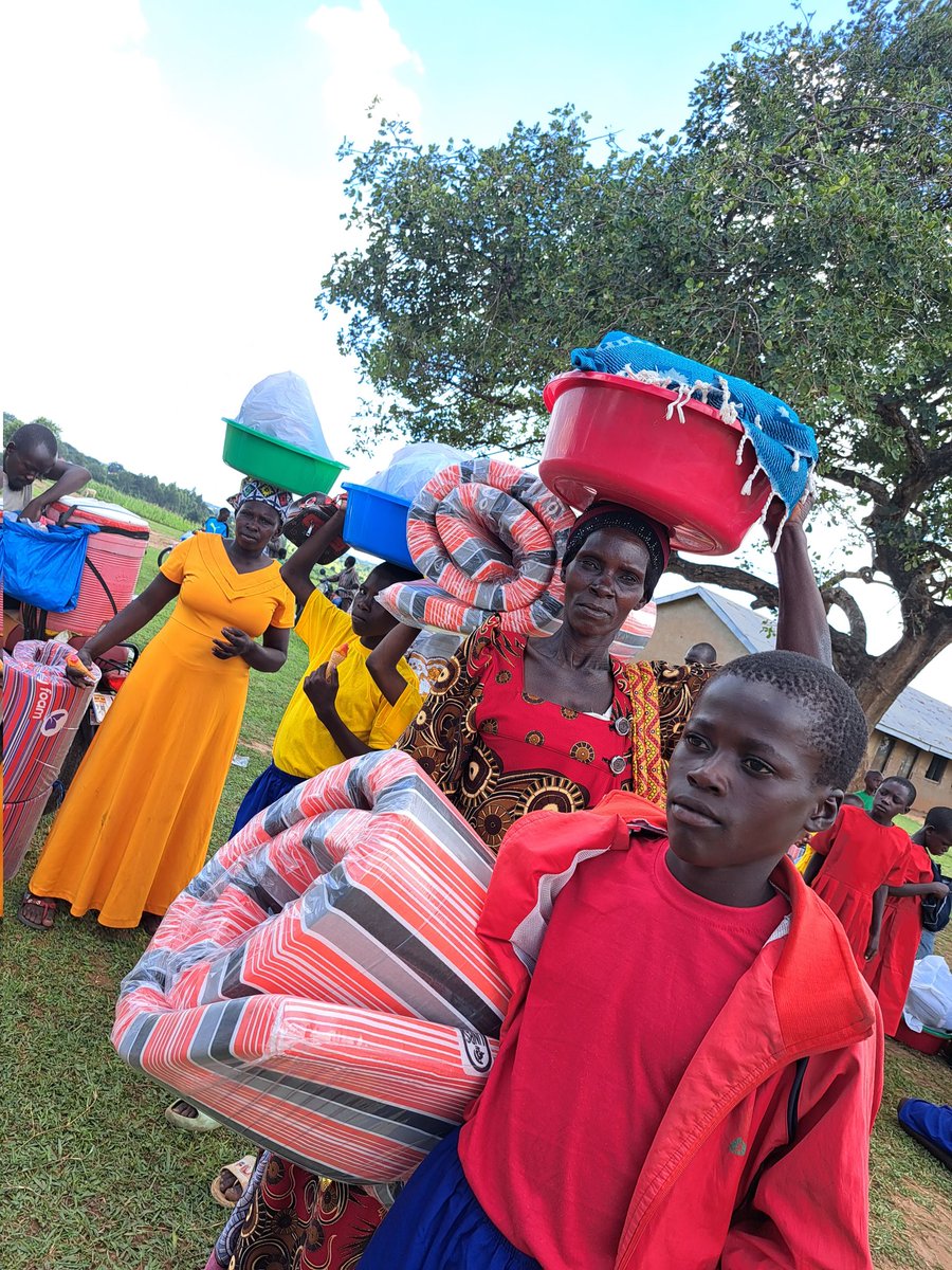 BethKaguma's tweet photo. Today at Buyidi center  Namutumba district, as @InnerKampala in partnership with  @SCAW100 Canada, we have distributed 550 bedkits to 550 children from 550 households.  We thank God Almighty for enabling us to serve humanity. @Esth_Nakawooya @InnerWheelInt @SCAW100 @InnerKampala https://t.co/8ImWA2rnGH