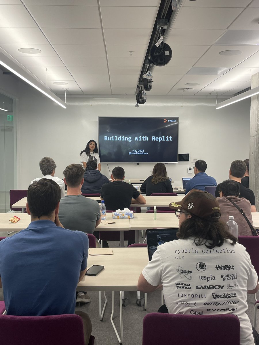 ItMeCassie's tweet image. @ornelladotcom teaching us how to build with @Replit! #HackAIthon @craft_ventures