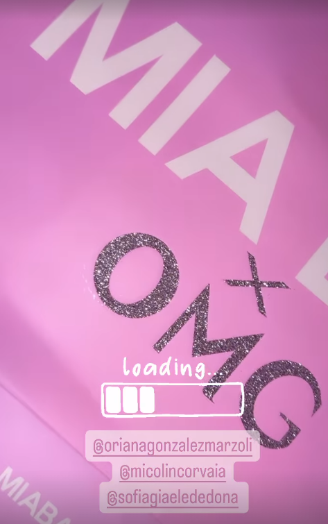 LoryMice's tweet photo. appello a tutti i fandom 
#incorvassi #gioiellers #oriele 
DOMANI ore 18.00 esce la capsule collection di Oriana Micol e Giaele. 
Dobbiamo mandare in tendenza #OMGxMiaBag 
regole:
- testo con #
- immagini a rotazione delle OMG e in gruppo con qualcosa di scritto e con # https://t.co/5Cgk6bCPqo