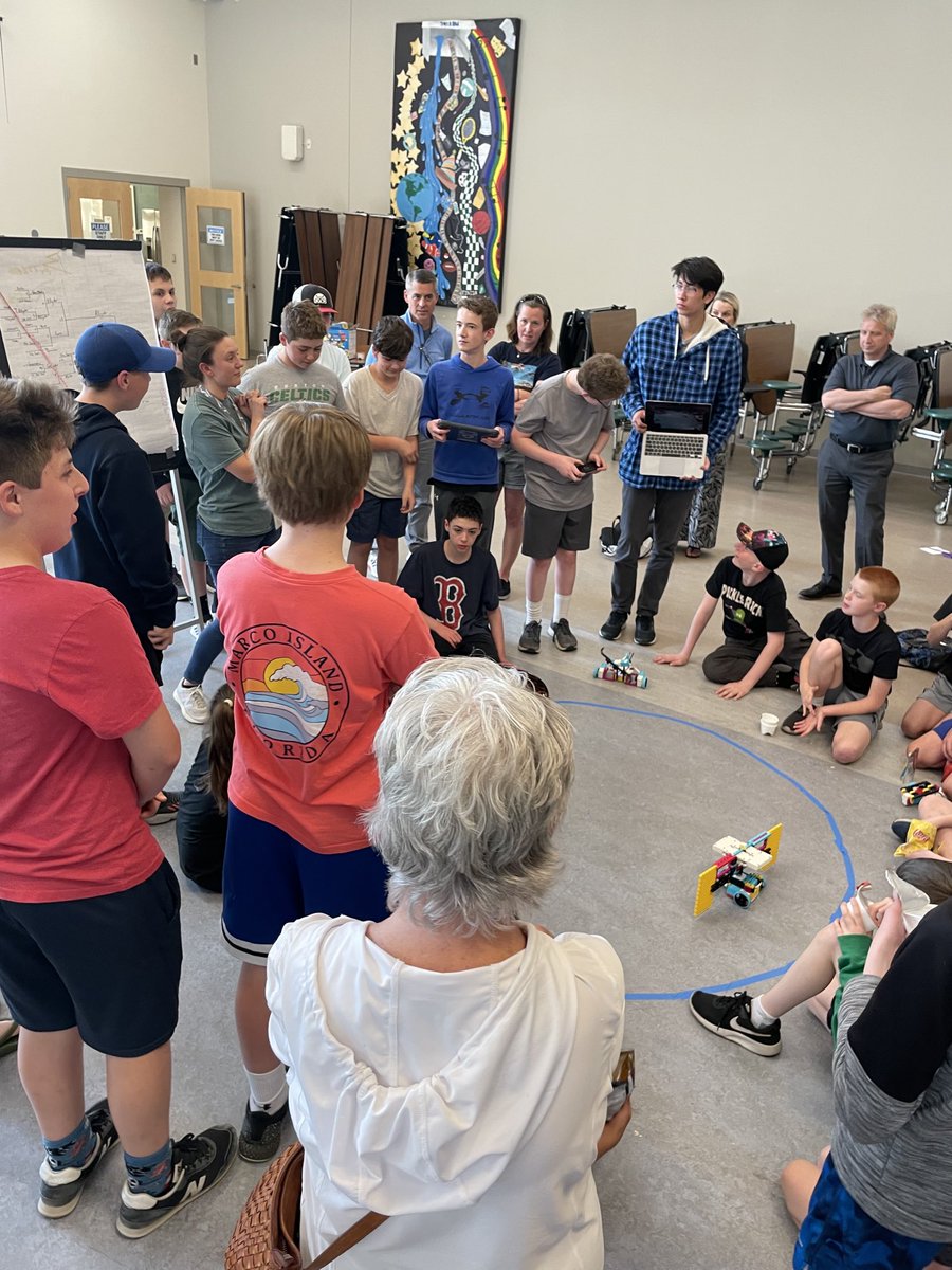 CoachHenry2's tweet image. Robotics Club battling their robots! ⁦@MrsCoyneAP⁩ ⁦@duxstem⁩ ⁦@Duxbury_MS⁩