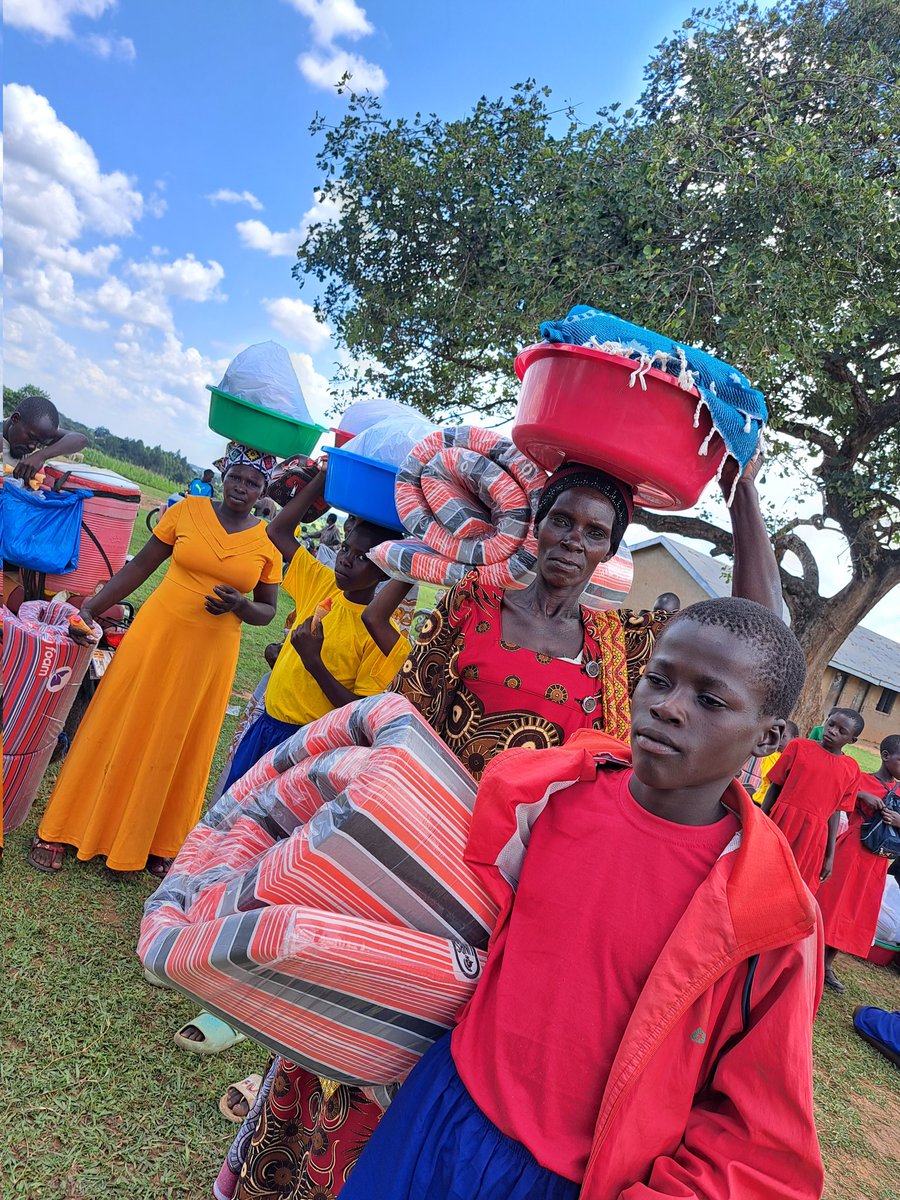 BethKaguma's tweet photo. Today at Buyidi center  Namutumba district, as @InnerKampala in partnership with  @SCAW100 Canada, we have distributed 550 bedkits to 550 children from 550 households.  We thank God Almighty for enabling us to serve humanity. @Esth_Nakawooya @InnerWheelInt @SCAW100 @InnerKampala https://t.co/8ImWA2rnGH