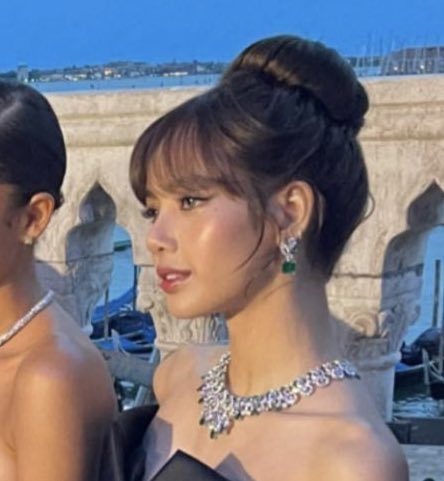 bIinksupreme's tweet photo. a princess https://t.co/8pjmXvU0RW