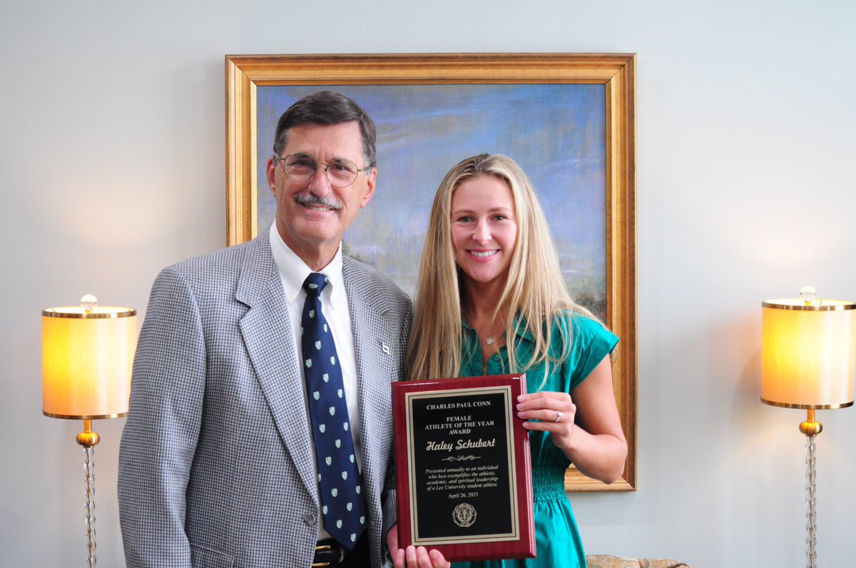Congrats to Haley Schubert for winning the Paul Conn Student Female Athlete of the Year Award!

#FiredUp🔥