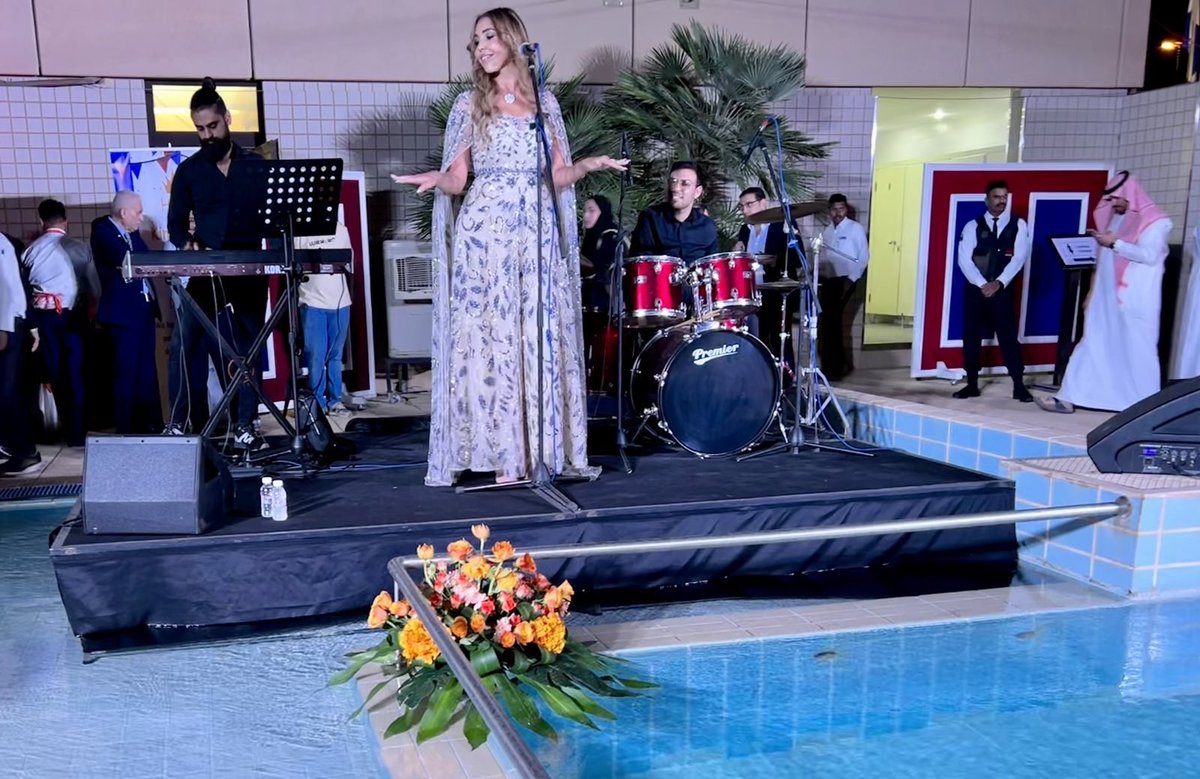 NLinKSA's tweet photo. We’re proud to have a bit of the Netherlands in #SaudiArabia this evening! Visitors of our King’s day are enjoying Dutch specialties, flowery sceneries, and the breathtaking performance of Dutch singer Hind Laroussi 🇳🇱🇸🇦 https://t.co/2KetBZZbqv