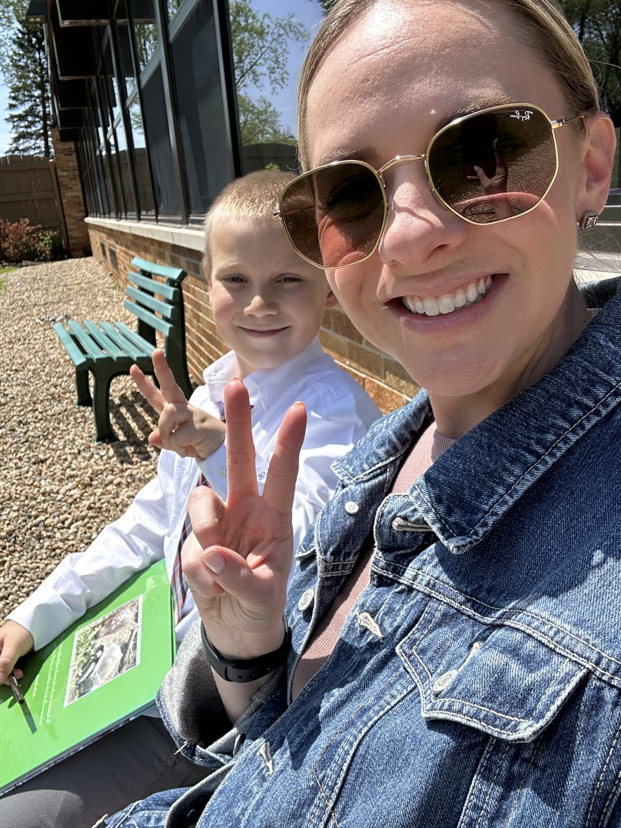 MrsKellyTwarog's tweet image. Read outside day! We couldn’t have asked for better weather. ☀️ 😊 📚 #TeamCampi