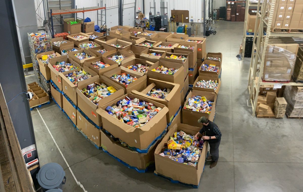 Drumroll please... 

Our NALC Branch 246 letter carriers from Milham Rd, Westwood, Miller Rd, and Parchment USPS facilities collected 75,294 pounds of food for this year's 31st Annual Stamp Out Hunger Food Drive! 

THANK YOU #FeedKzoo #StampOutHunger