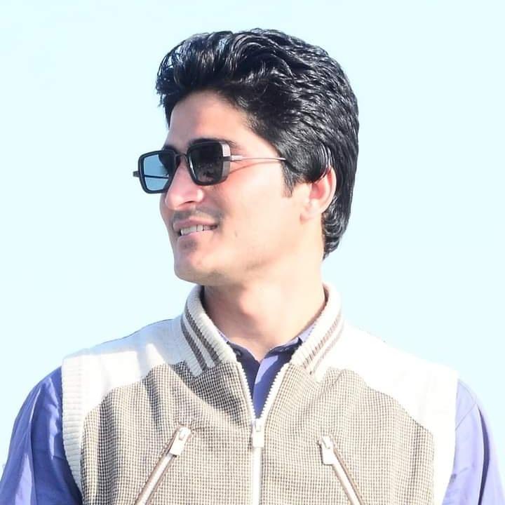 AzmatUl07079805's tweet photo. #NewProfilePic https://t.co/uxLAcN5dzI