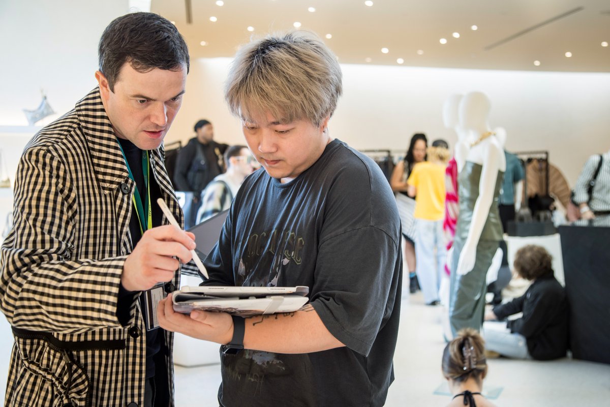SCADdotedu's tweet photo. Students from FASH 319, advanced fashion sketching, had the unforgettable opportunity to draw live at ANT/DOTE, an exceptional luxury store with an approachable personality.
Thank you, #SCADgrad Lauren Amos, for opening up your store and sharing your expertise! 🖊️ 👗 https://t.co/CBqAHRk60K