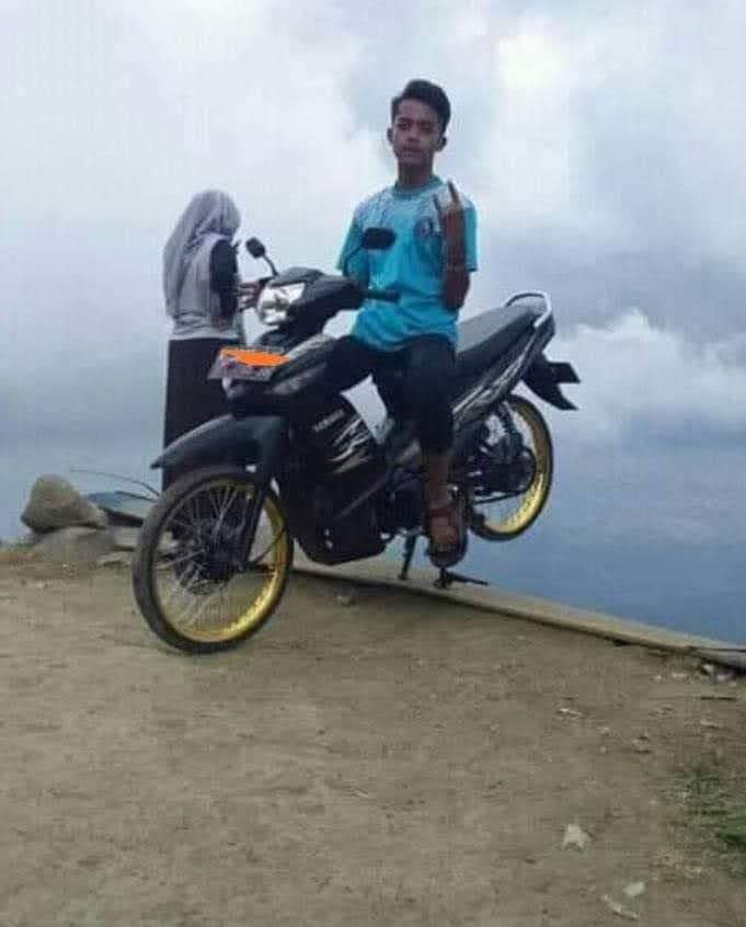 _toothlees's tweet photo. @sbyfess Kerjo golek duwek seng akeh, tuku omah, terus rabi. Tapi rabine ambek sopo -ning  ? Jomblo terus, Sedih :") https://t.co/zqEfJVBpt8
